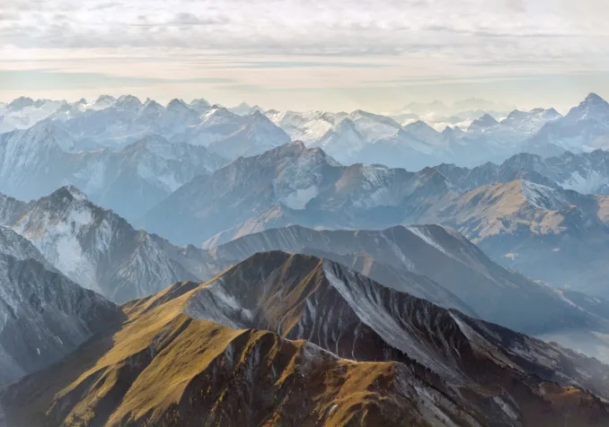 La montagne symbolise le lieu de la rencontre avec les divinités dans de nombreuses religions. Image d'illustration. © iStock/ Roman_Mikhailov