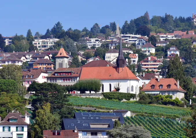 Église du Prieuré Pully (©Gzzz, CC BY-SA 4.0 Wikimedia Commons)
